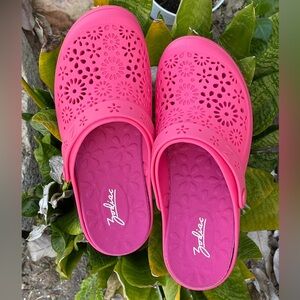 ZODIAC Swivel Strap Clogs Floral Flamingo